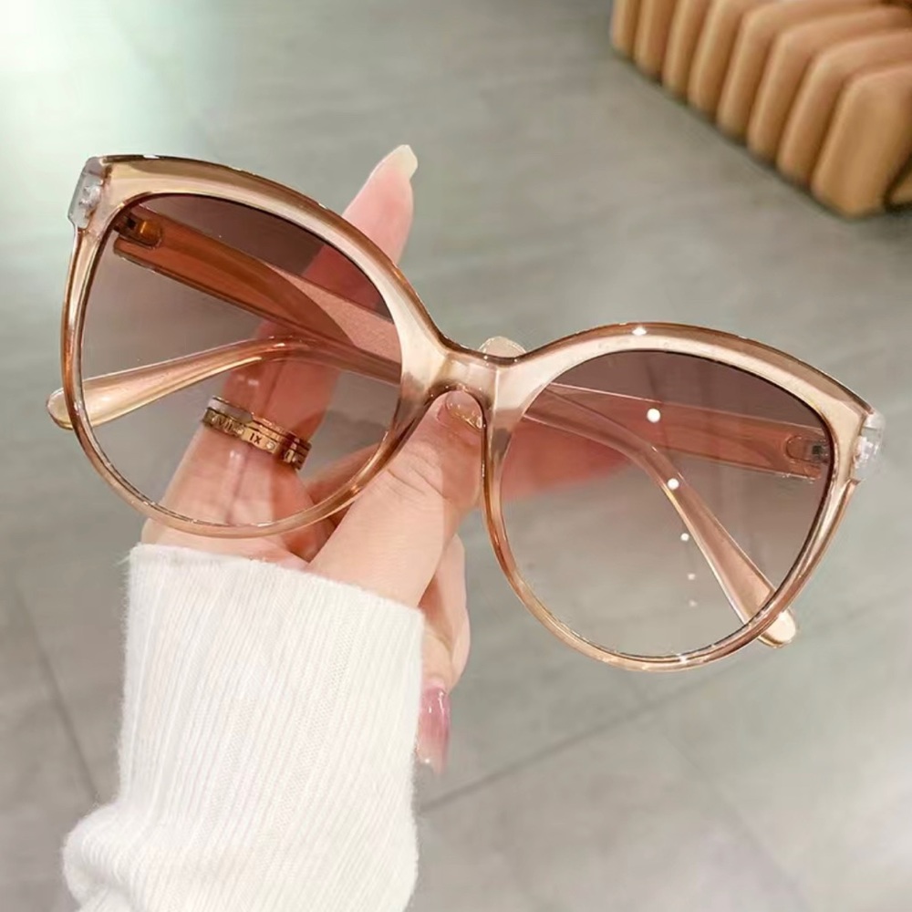 Oversized cat 🐈‍⬛ sunglasses